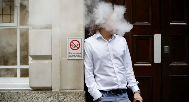 Vaping Lures Teenagers to Smoke